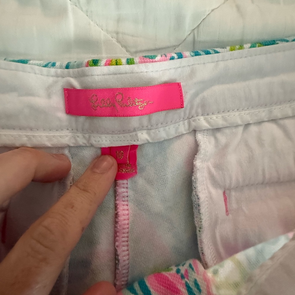 Lilly Pulitzer Floral Pink Women's Shorts 10 - Picture 3 of 3